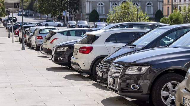 Le peuple a accepté en mars la loi cantonale de nouvelle taxation des automobiles dans le canton de Genève (image d'illustration). [KEYSTONE - MARTIAL TREZZINI]