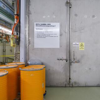La potentielle radioactivité des déchets nucléaires de l'ancienne centrale bernoise de Mühleberg est l'enjeu principal du futur site de dépôt de ces rebuts de l'atome bientôt stockés dans le canton de Zürich. [Keystone - Petra Orosz]
