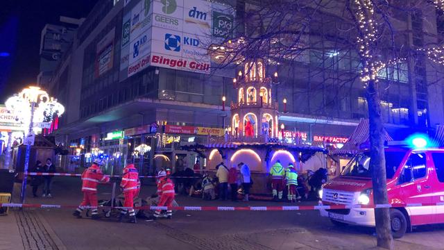 Une voiture a percuté la foule d'un marché de Noël vendredi dans la ville allemande de Magdebourg. [Keystone - Dörthe Hein - DPA]