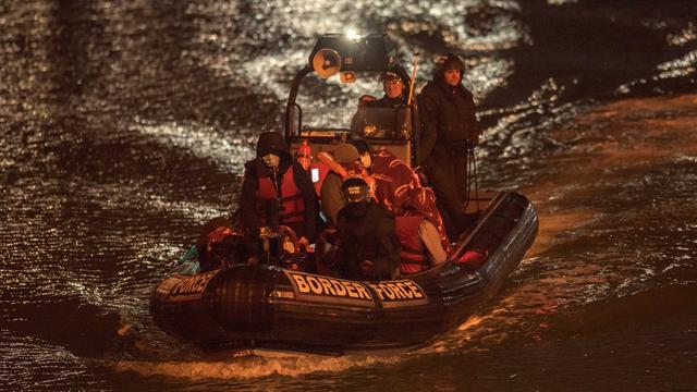 Des migrants traversent la Manche. [Keystone - EPA/Stuart Brock]