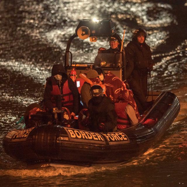 Des migrants traversent la Manche. [Keystone - EPA/Stuart Brock]