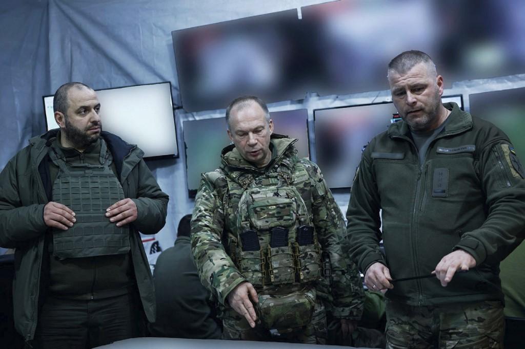 Le nouveau commandant en chef ukrainien Oleksandre Syrsky s'est rendu sur le champ de bataille. [AFP - HANDOUT/ Armed Forces of Ukraine]