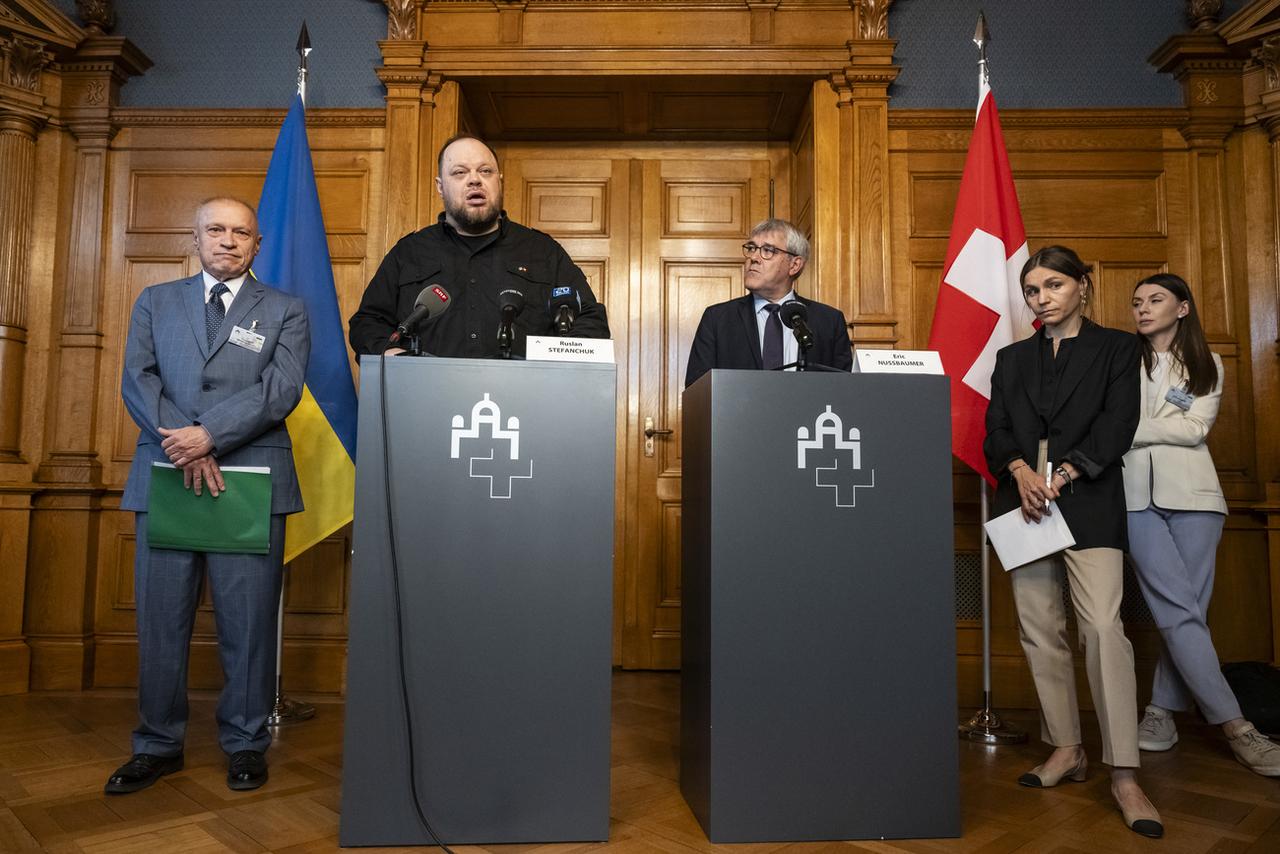 Le président du Parlement ukrainien Rouslan Stefantchouk et le président du Conseil national Eric Nussbaumer au Palais fédéral. [Keystone - Alessandro della Valle]