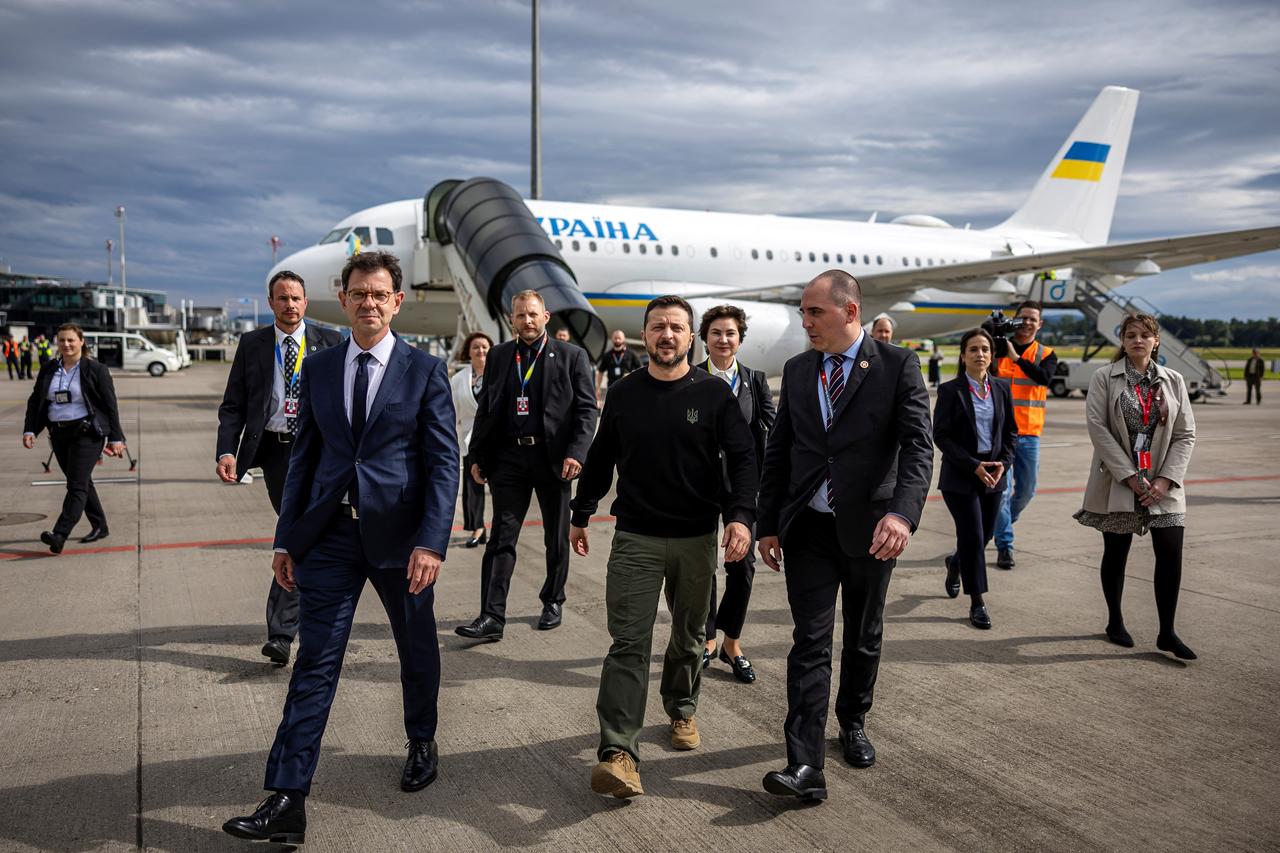 Volodymyr Zelensky a atterri vendredi après-midi à Zurich pour rejoindre le Bürgenstock. [via REUTERS - MICHAEL BUHOLZER]