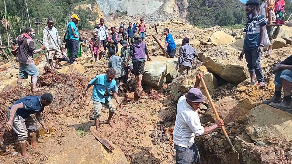 Plus de 2000 personnes sont ensevelies dans un glissement de terrain en Papouasie-Nouvelle-Guinée. [AFP - MOHAMUD OMER]