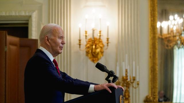 Le président américain Joe Biden s'exprime après avoir signé un projet de loi prévoyant des milliards de dollars d'aide à l'Ukraine pour sa guerre avec la Russie, à la Maison Blanche, le 24 avril 2024. [REUTERS - Elizabeth Frantz]