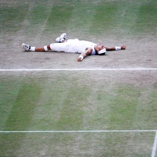 Nadal après sa victoire à Wimbledon en 2008. [EPA/KEYSTONE - Felipe Trueba]