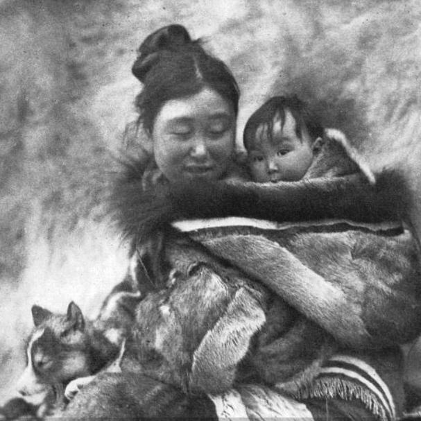 Nyla, la femme de Nanook, Cape Dufferin, Quebec, 1920-1921 [Wikimedia Commons - Robert Flaherty McCord Stewart Museum]