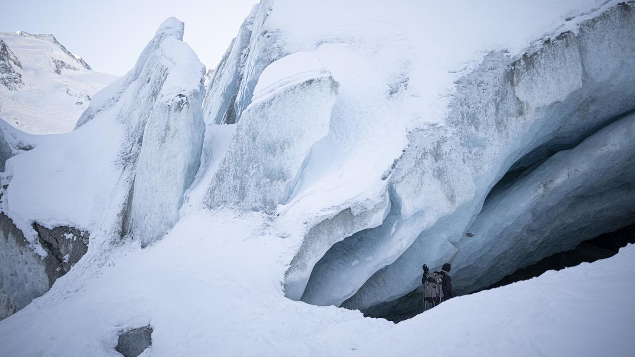 A l'approche de la saison chaude, les glaciers suisses ont un bon manteau neigeux. [Keystone - Gian Ehrenzeller]