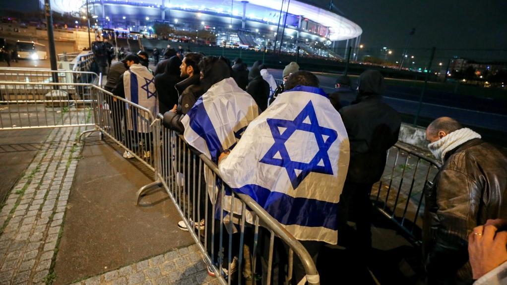 Supporters with Israeli flags queue outside the Stade de France stadium ahead of the UEFA Nations League League A, Group A2 football match between France and Israel in Saint-Denis, France, on November 14, 2024. The French team hosts Israel in a very tense atmosphere on November 14, 2024, at the Stade de France, where an exceptional security presence is in place amidst the conflict in the Middle East, with tensions exacerbated by last week's violence on the sidelines of a Maccabi Tel-Aviv match in Amsterdam. (Photo by Michel Stoupak/NurPhoto)
Michel Stoupak / NurPhoto / NurPhoto via AFP [NurPhoto via AFP - Michel Stoupak]