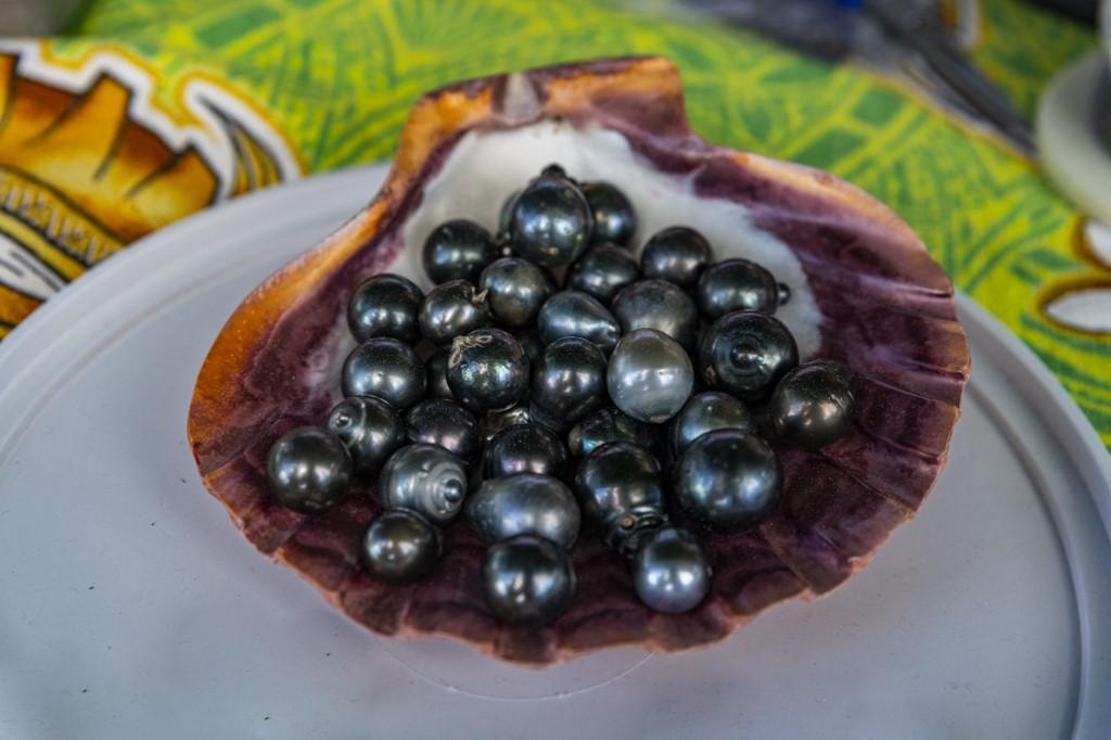 Des perles noires issues d'une exploitation de perliculture de Mangareva. [robertharding via AFP - MICHAEL RUNKEL]