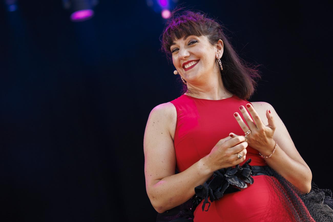 La mezzo-soprano Marina Viotti sur la Grande scène du Paléo Festival le dimanche 28 juillet 2024. [Keystone - Valentin Flauraud]