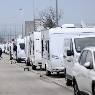 Une vue sur les caravanes des gens du voyage (image d'illustration). [Keystone - Jean-Christophe Bott]