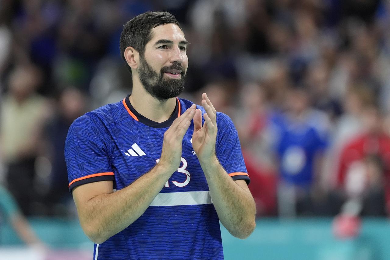 "Vingt-deux ans d'aventure en bleu, ça a été un rêve de gamin", a résumé Karabatic (40 ans). [KEYSTONE - AARON FAVILA]