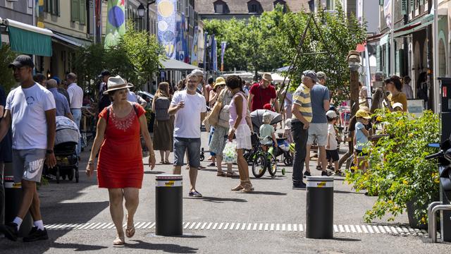 La population a encore augmenté en Suisse en 2023, une année de croissance inédite. [Keystone - Martial Trezzini]