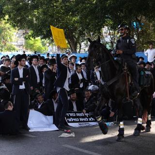 Manifestation de juifs ultra-orthodoxes en Israël le 01.04.2024. [EPA/Keystone - Abir Sultan]