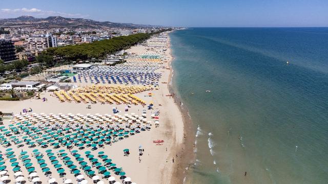 La foudre frappe une plage italienne de la côte adriatique et fait au moins trois blessés (image d'illustration). [AFP - Lorenzo Di Cola / NurPhoto]