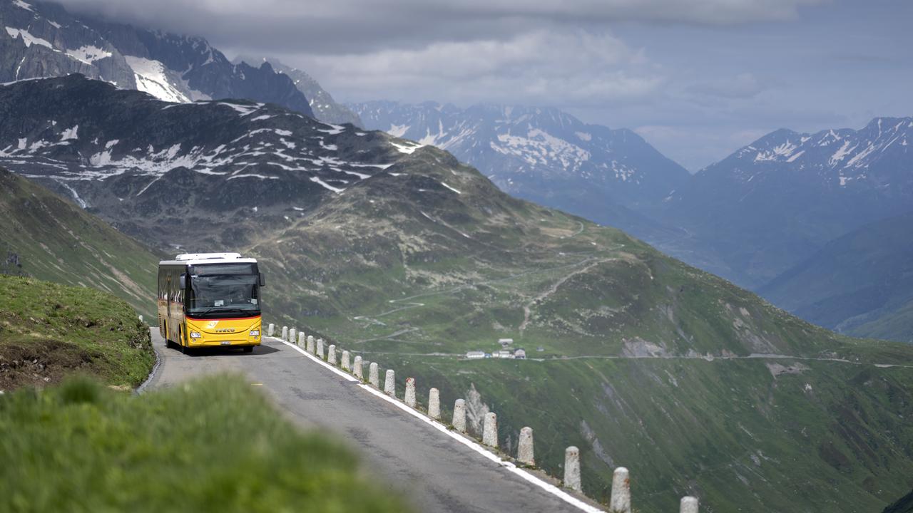 Les cantons périphériques devront-ils supprimer des lignes de bus et de train? [Keystone - Gaetan Bally]