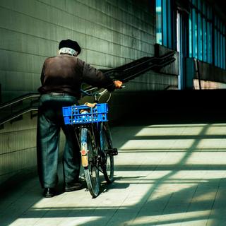 Homme seul qui marche [RTS - Mélanie Nunes]