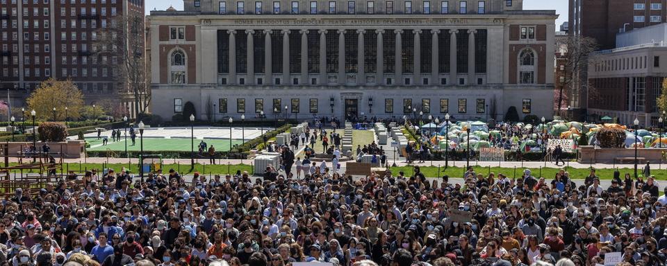 Une manifestation pro-Palestine à l'Université de Columbia. [Keystone - EPA/Sarah Yenesel]