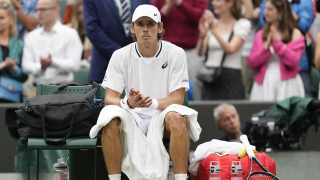 Alex de Minaur n'est pas en mesure de défendre ses chances. [Keystone - AP Photo/Alberto Pezzali]