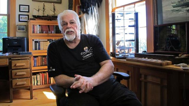 Paul Watson, fondateur de la Sea Shepherd Conservation Society, rendue célèbre par l'émission télévisée "Whale Wars", s'entretient avec les médias à son domicile de Woodstock, dans le Vermont, le 23 août 2016. [Keystone - AP Photo/Lisa Rathke]