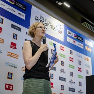 La syndique de Morges Melanie Wyss présente la 3e édition du Tour de Romandie féminin. [Keystone - Jean-Christophe Bott]