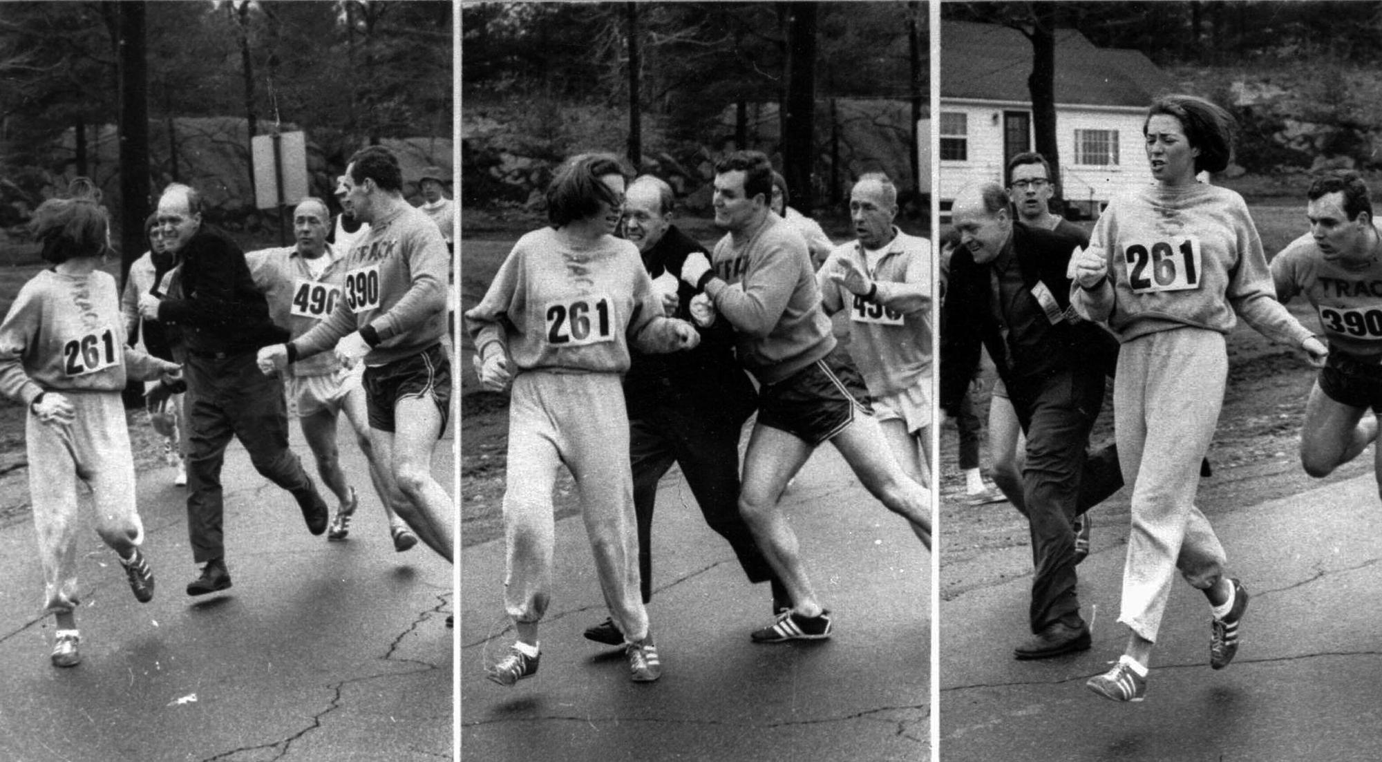 La coureuse Kathrine Switzer attaquée par un officiel de la course, Jock Semple, lors du marathon de Boston en 1967. Légende originale : "Qui a dit que la galanterie était morte ? ... Une jeune fille dont le nom n'était que "K. Switzer of Syracuse" s'est retrouvée sur le point d'être expulsée du marathon de Boston, normalement réservé aux hommes, mercredi, lorsqu'un compagnon, Thomas Miller, de Syracuse, a remis l'officiel de la course à sa place. La séquence montre Jock Semple s'approchant pour intercepter Mlle Switzer, puis se faire renvoyer par Miller. Image publiée à l'origine dans le Boston Herald, distribué par l'Associated Press et publié dans de nombreux journaux le 20 avril 1967.