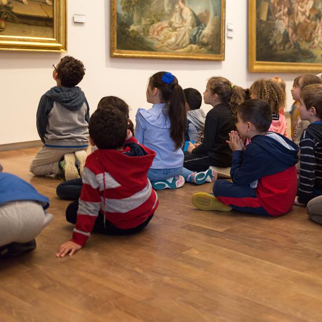 Vac musée 2/5: des enfants au musée. [Depositphotos - abrosimovae]