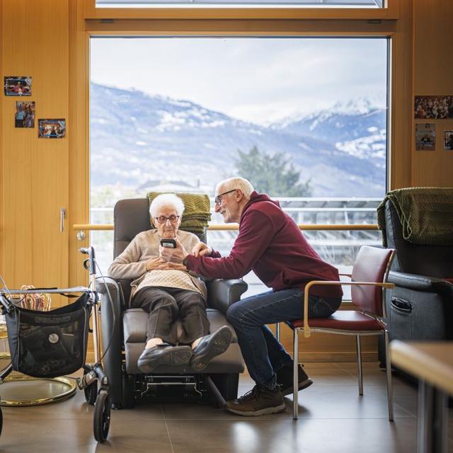 Le prix de la pension EMS pour les personnes âgées sera indexé sur l'inflation à Fribourg. [Keystone - Valentin Flauraud]