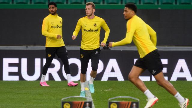 Fabian Lustenberger (au centre) croit en les chances de Young Boys avant le match retour face au Sporting. [Freshfocus - Claudio De Capitani]