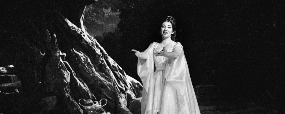 Maria Callas dans "Norma" de Vincenzo Bellini. Opéra de Paris, mai 1964. [AFP - ©Lipnitzki / Roger-Viollet]