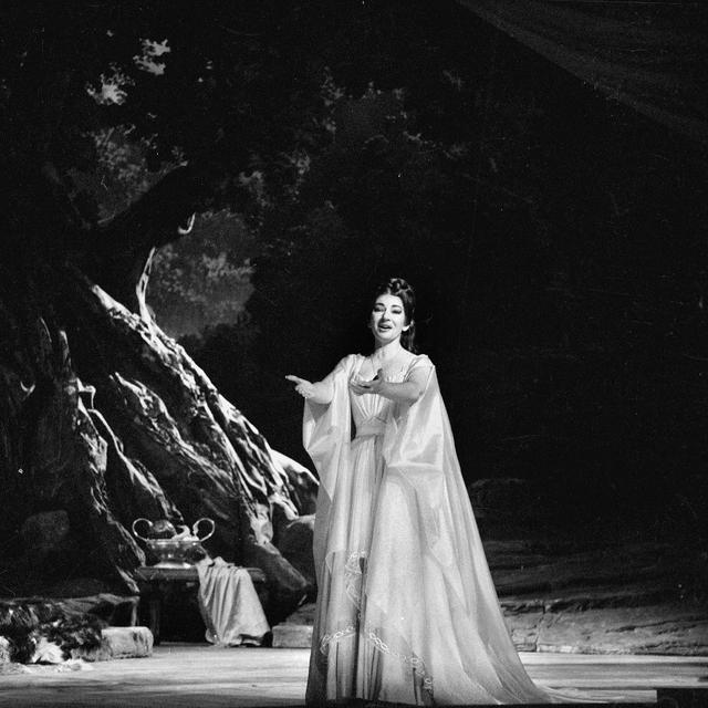 Maria Callas dans "Norma" de Vincenzo Bellini. Opéra de Paris, mai 1964. [AFP - ©Lipnitzki / Roger-Viollet]