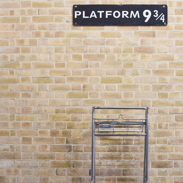 Le quai 9 3/4 de la gare de King's Cross, d'où part le Poudlard Express de la saga "Harry Potter". [Hemis/AFP - Ludovic Maisant]