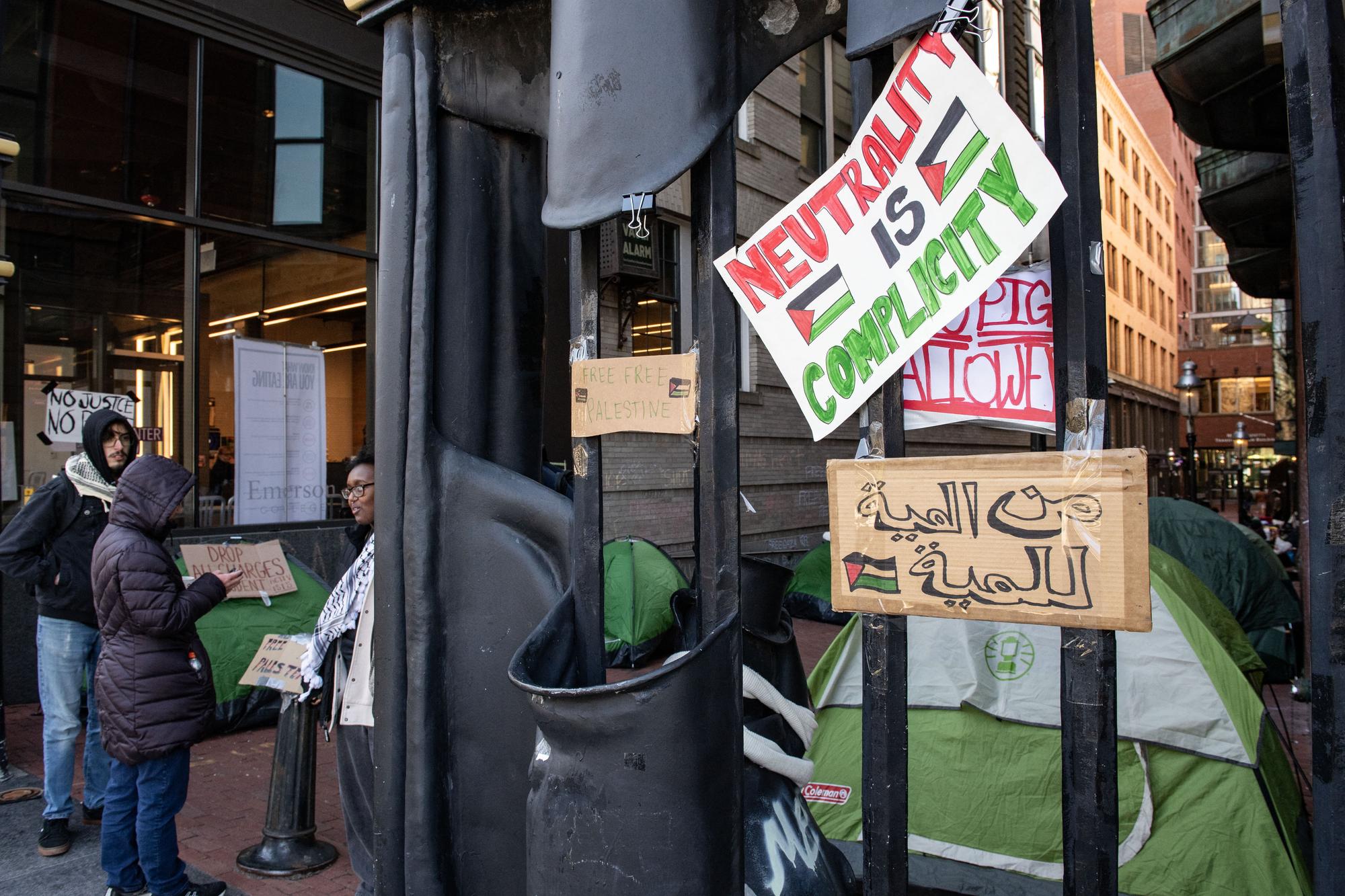 Un campement pro-palestinien s'est aussi mis en place au Emerson College de Boston. [AFP - JOSEPH PREZIOSO]