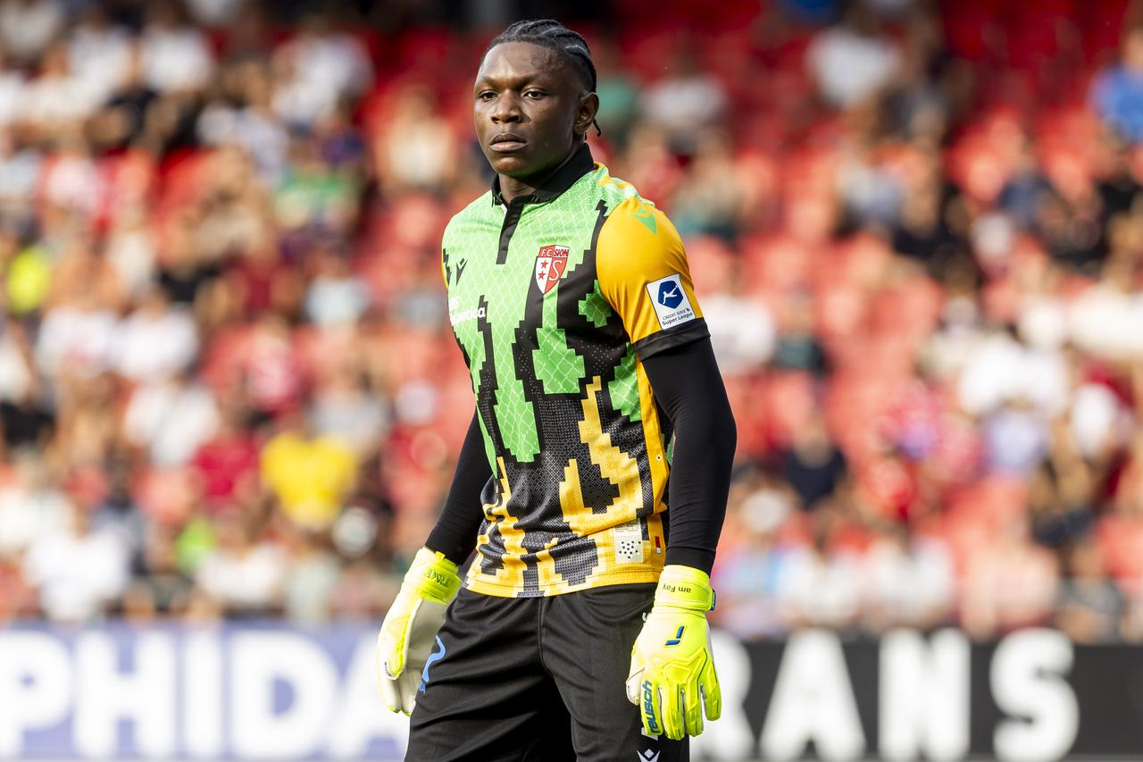 Timothy Fayulu a inauguré son nouveau maillot par une inhabituelle passe décisive. [Freshfocus - Pascal Muller]