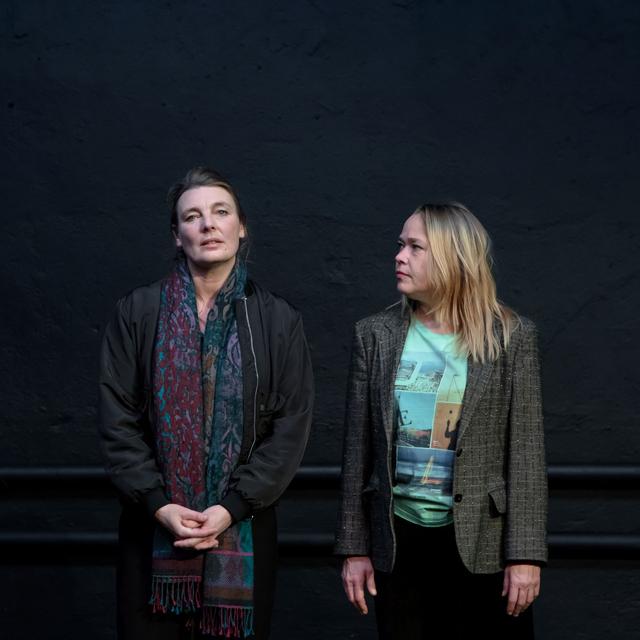 Marika Dreistadt (à gauche) et Fiamma Camesi dans la pièce "Nous par le ciel si bas" au Théâtre Saint-Gervais de Genève. [DR - Sylvain Chabloz]