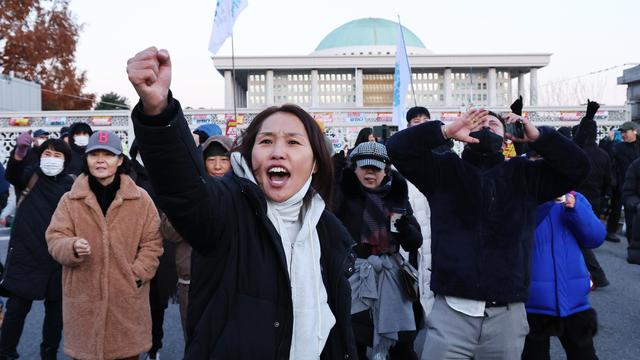 Des manifestants appelle le président Yoon a démissionner. [EPA / Keystone - HAN MYUNG-GU]