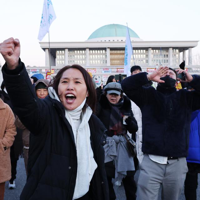 Des manifestants appelle le président Yoon a démissionner. [EPA / Keystone - HAN MYUNG-GU]