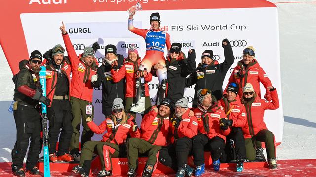 Camille Rast a fêté son premier podium avec toute l'équipe de Suisse. [Erich Spiess - Freshfocus]