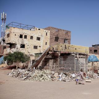 Un bâtiment de la ville de Omdurman (Soudan du Sud) détruit par la guerre qui ravage le pays depuis avril 2023. [EPA - Sara Creta]