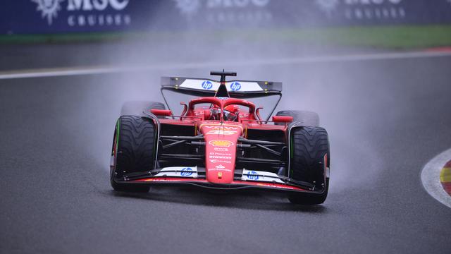 Leclerc a profité de la pénalité de 10 places infligées à Verstappen pour prendre la pole. [Andrea Diodato - Imago]