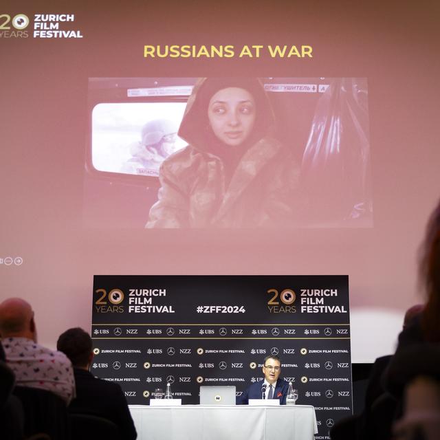 Le Festival du film de Zurich ne projettera finalement pas publiquement "Russians at War". [Keystone - Michael Buholzer]