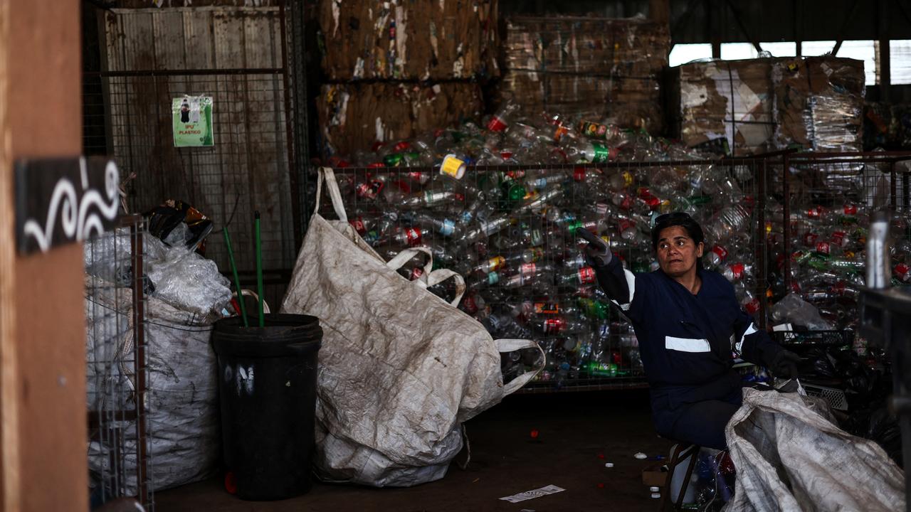 En 2019, le monde a fabriqué environ 460 millions de tonnes de plastique, un chiffre qui a doublé depuis 2000, selon l'Organisation de coopération et de développement économiques (OCDE) (image d'illustration). [Reuters - Ivan Alvarado]