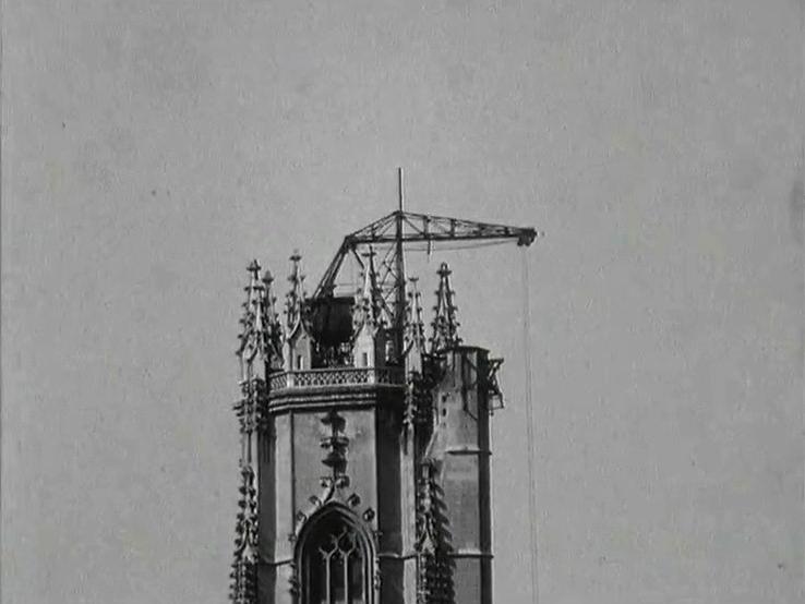 La grue de la cathédrale de Fribourg [RTS]