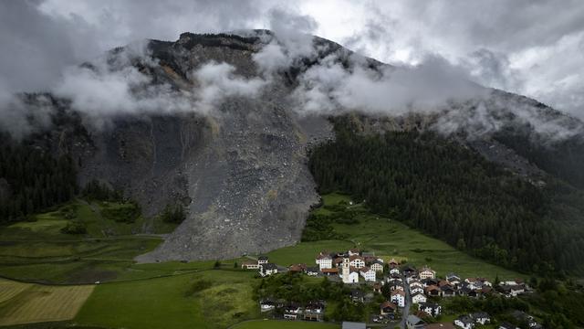 Le village de Brienz (GR) après l'éboulement de juin 2023. [Keystone]