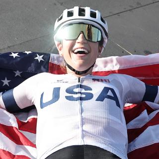 La cycliste américaine Kristen Faulkner après sa victoire. [Keystone/EPA - Christophe Petit Tesson]