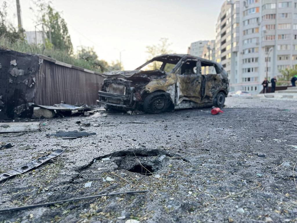Au moins huit personnes ont été blessées dans la nuit de mercredi à jeudi dans une attaque ukrainienne sur la ville russe de Belgorod. [Reuters - Governor of Belgorod Region Vyacheslav Gladkov via Telegram]