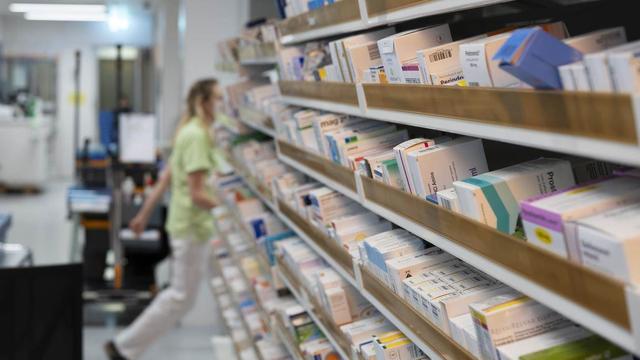 L'approvisionnement en médicaments reste problématique en Suisse et les pénuries se multiplient. [Keystone]