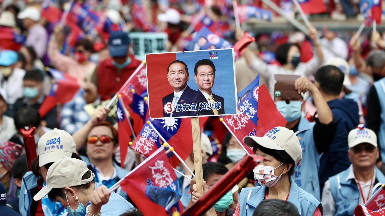 Le Kuomintang, le parti nationaliste chinois en exil est officiellement soutenu par le gouvernement communiste de Chine pendant les élections présidentielles à Taïwan. [Keystone/EPA - Ritchie B. Tongo]